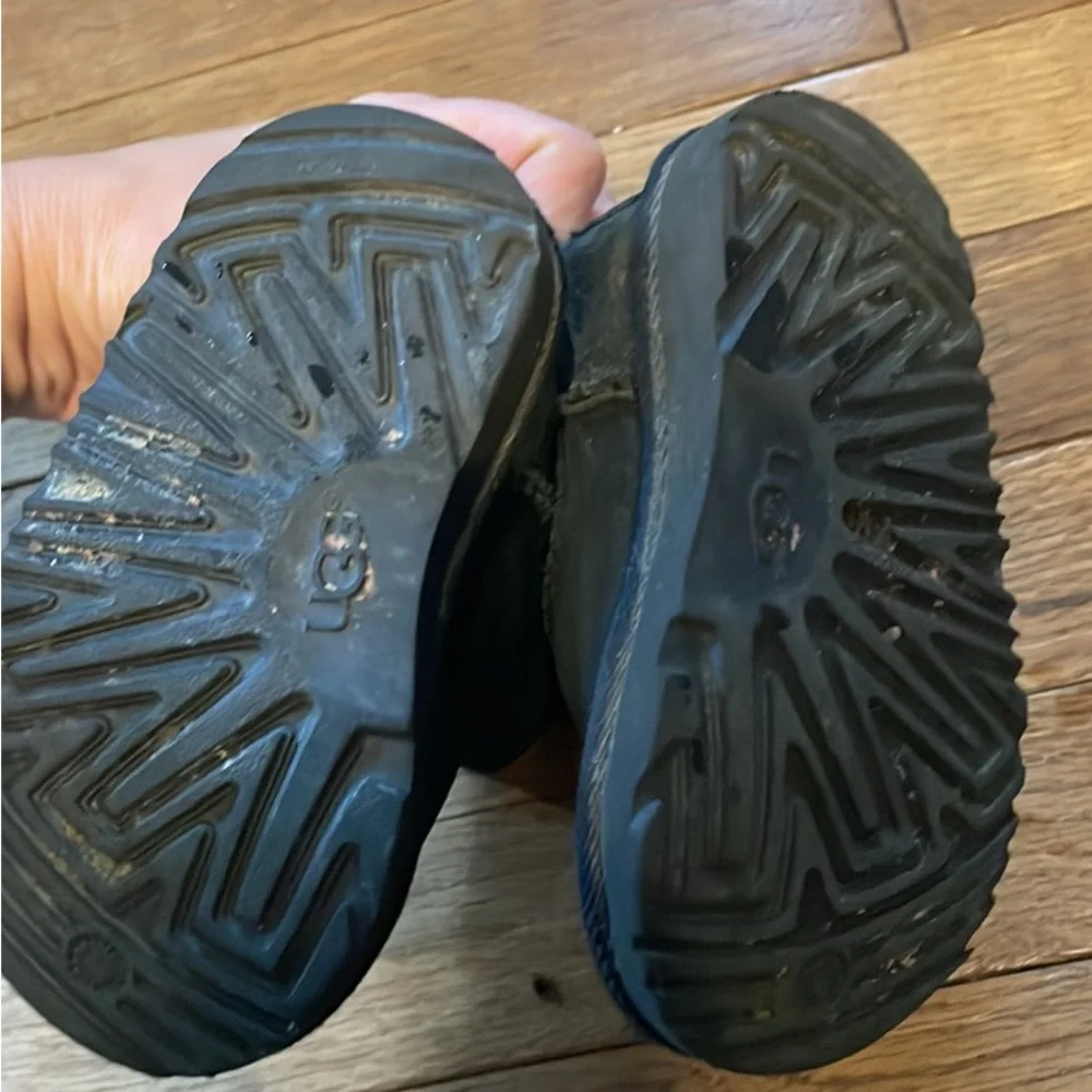 UGG Black classic boots for size 6 toddler